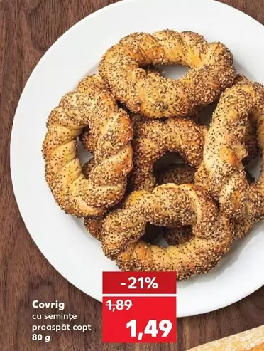 Covrig cu seminte proaspăt copt