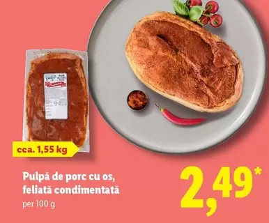 Pulpă de porc cu os, feliată condimentată
