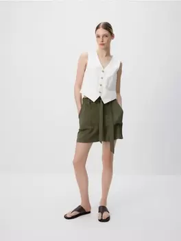 Shorts with tie   22.99 EUR