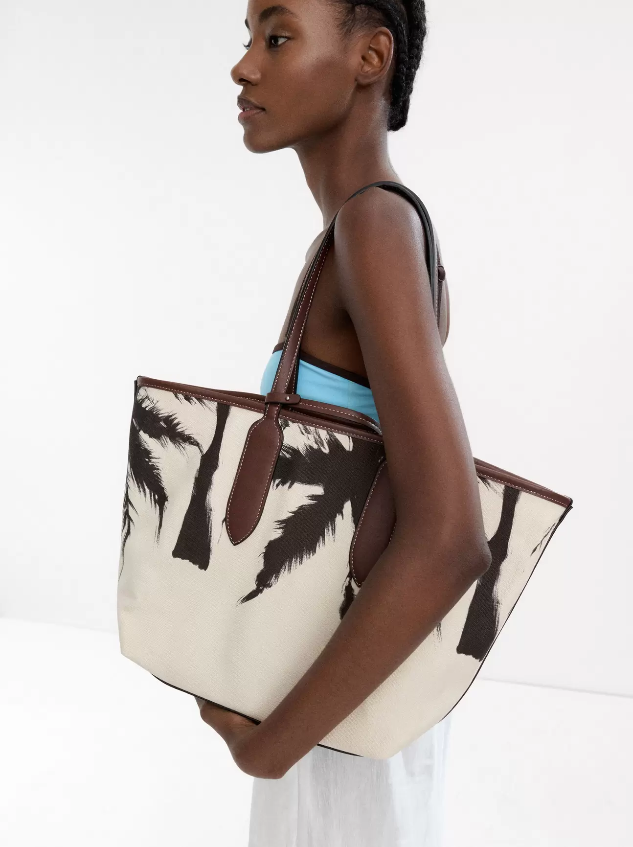 Shopper bag with reversible fabric