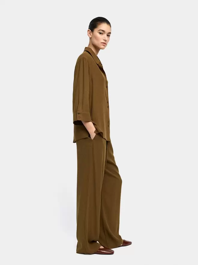 Trousers of lyocell with elastic waist