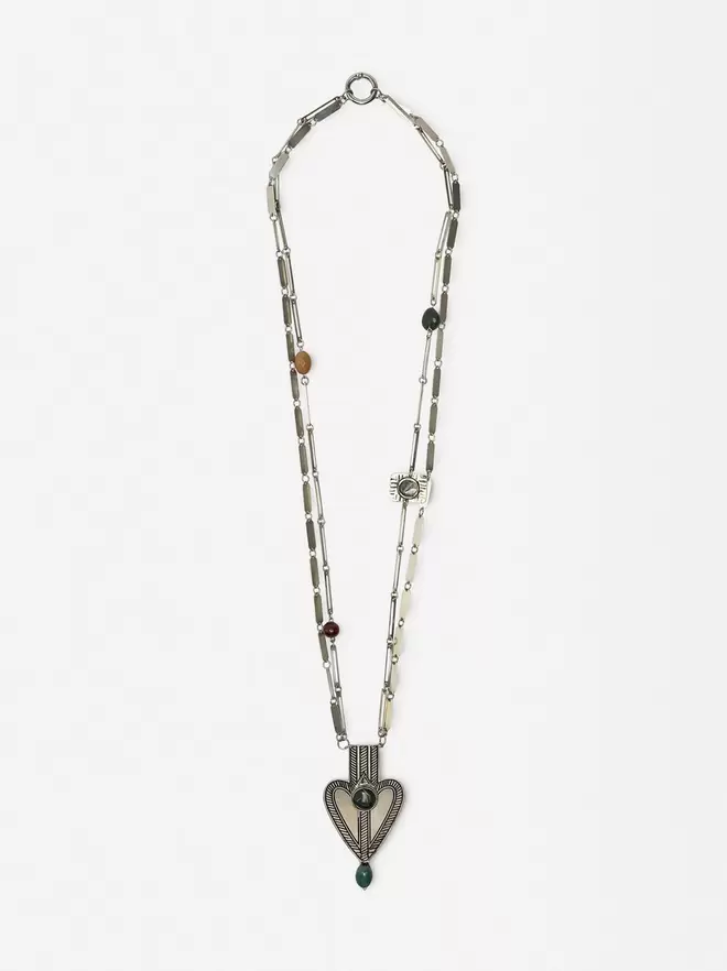 Long necklace with heart pendant and stones