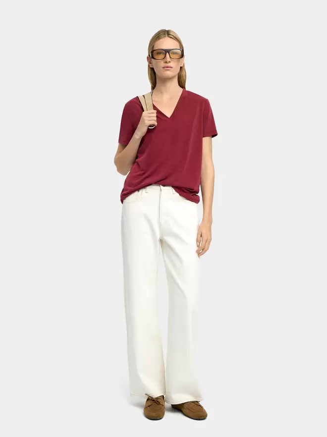 V-neck basic T-shirt