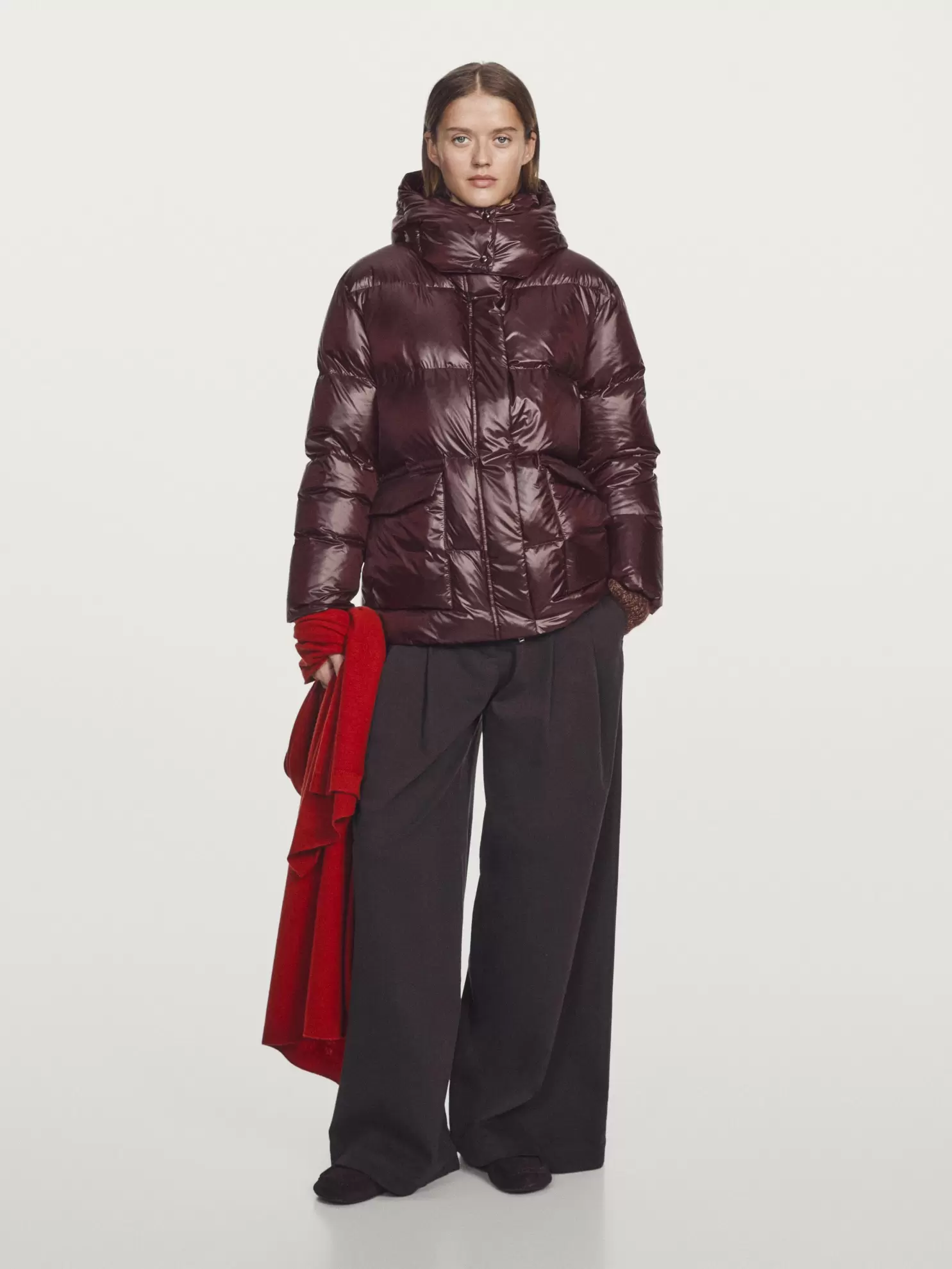 Short water-repellent puffer jacket with hood