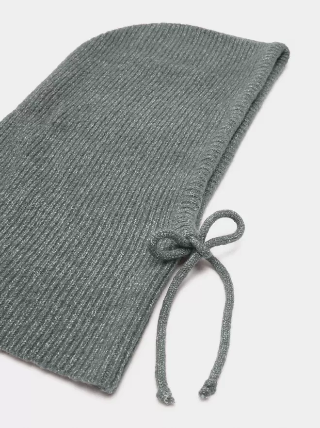 Knitted hat with straps