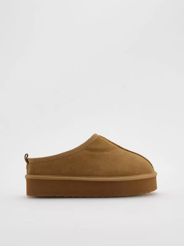 Saboți din piele întoarsă pe platformă