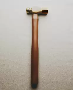 CIOCAN DE STRUNG CU CAP DE OȚEL