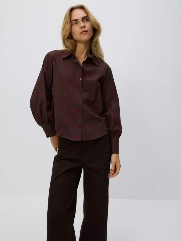 Cămașă cu model brodat