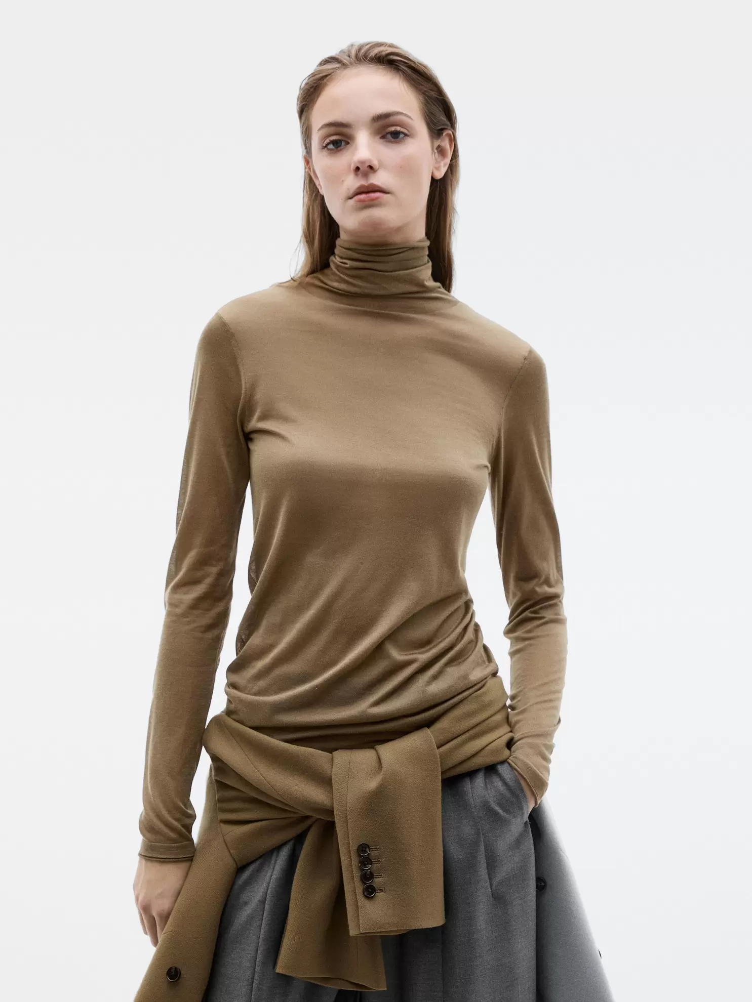 Extra fine knit 100% silk sweater with high neck - LIMITED