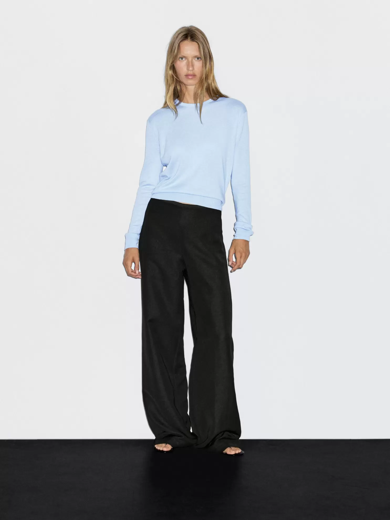 Wool blend knit sweater with crew neck