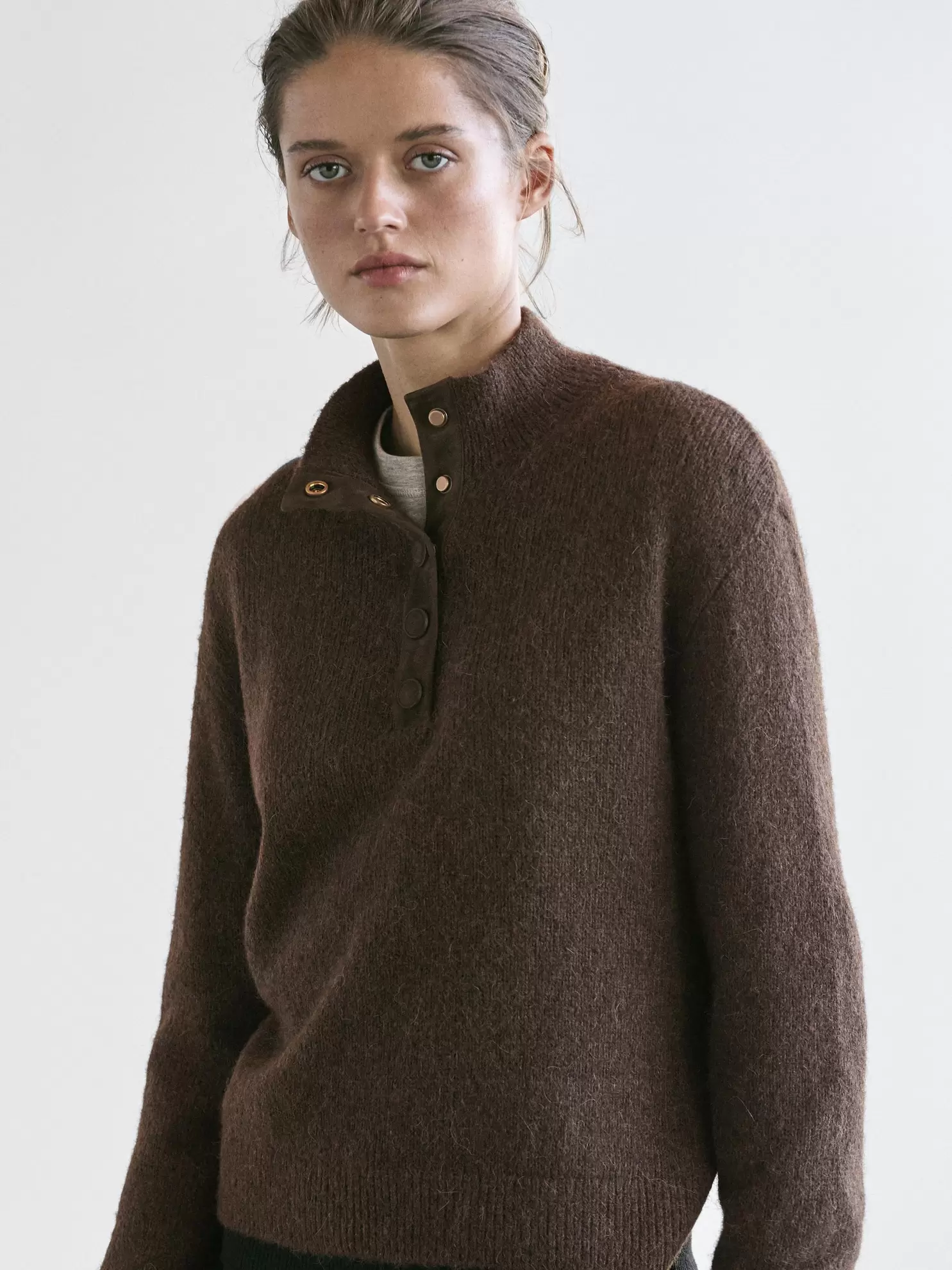 High neck knit sweater with snap buttons