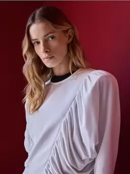 Bluză cu umeri întăriți