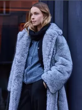 Haină din blană artificială