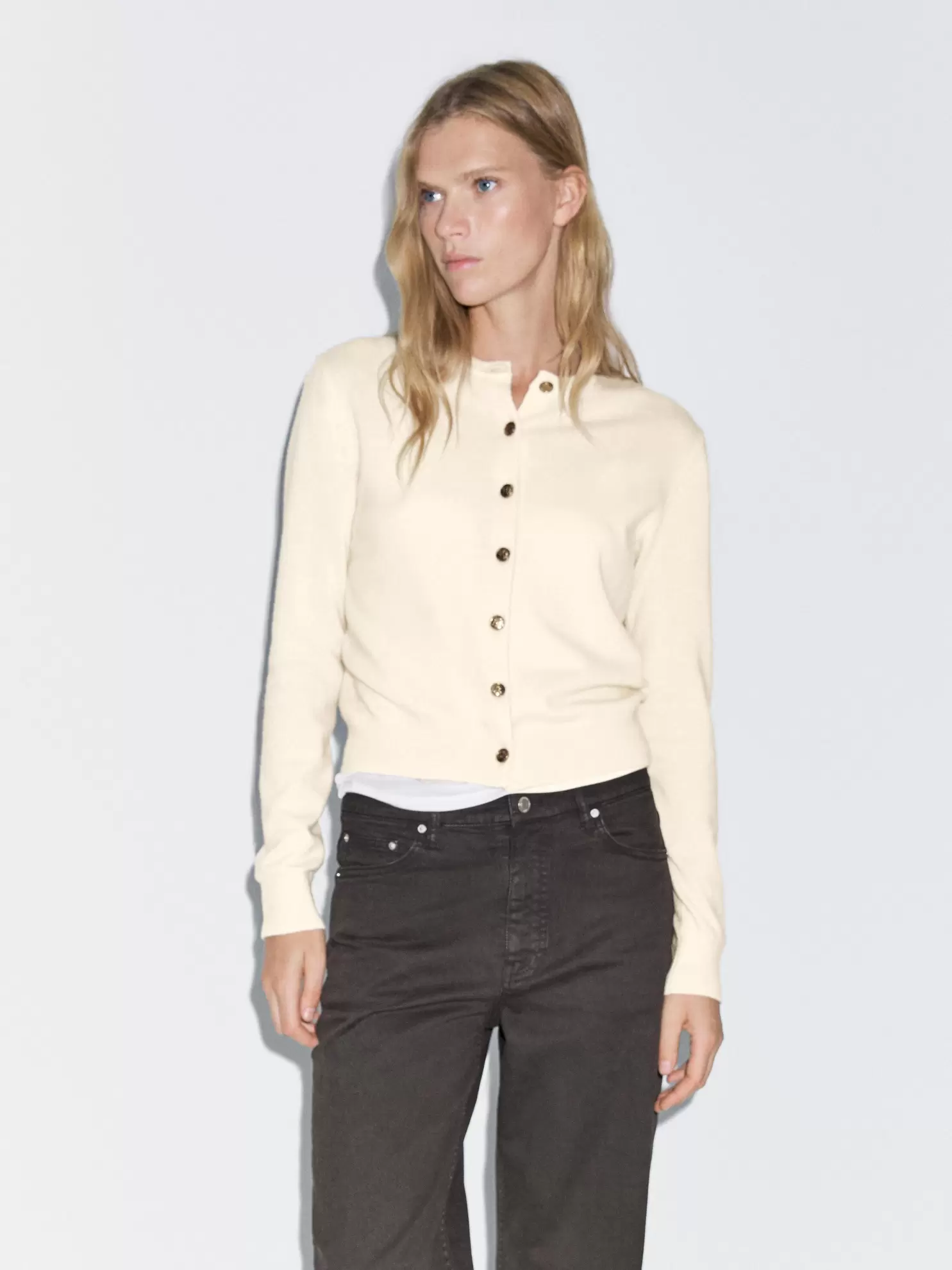 Knit 100% wool cardigan with gold buttons