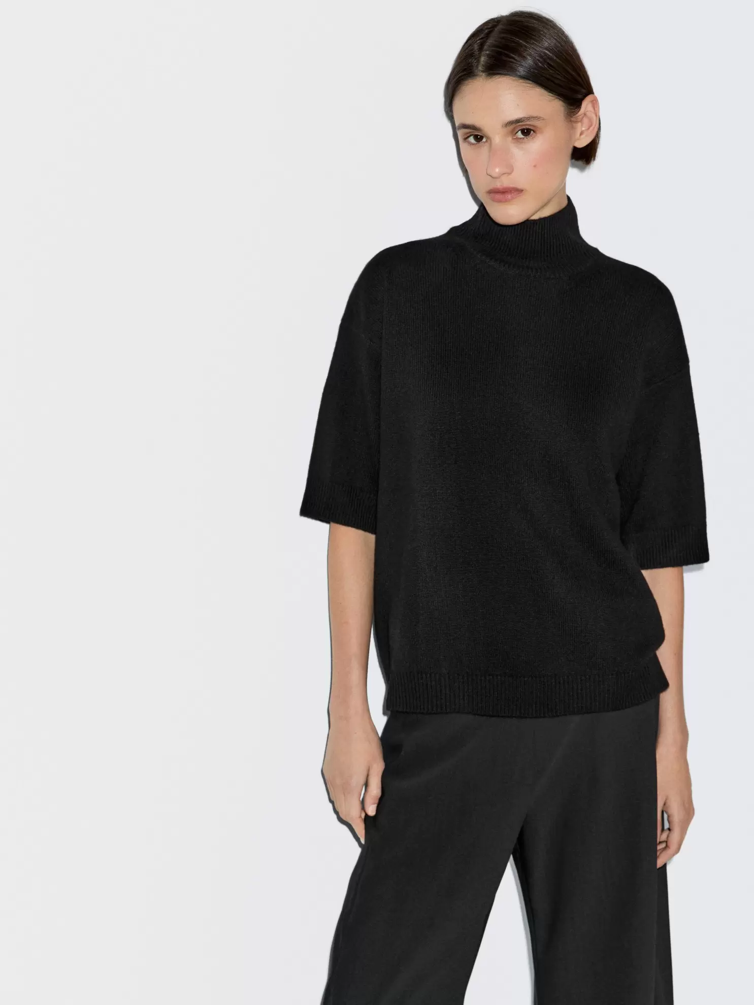 Short sleeve 100% wool knit sweater