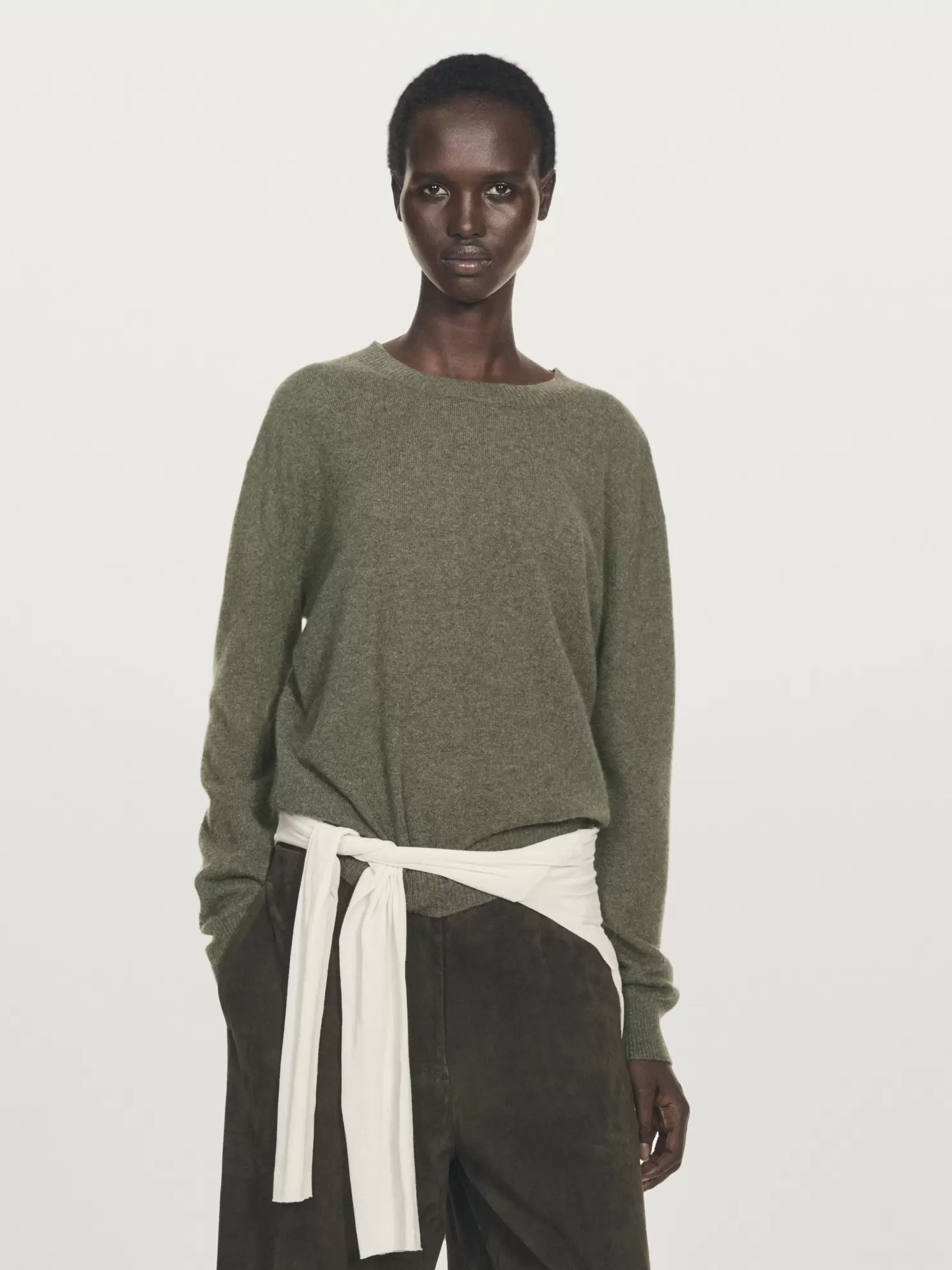 100% cashmere crew neck sweater