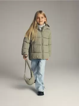 Geacă matlasată cu geantă