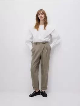 Pantaloni în carouri mărunte