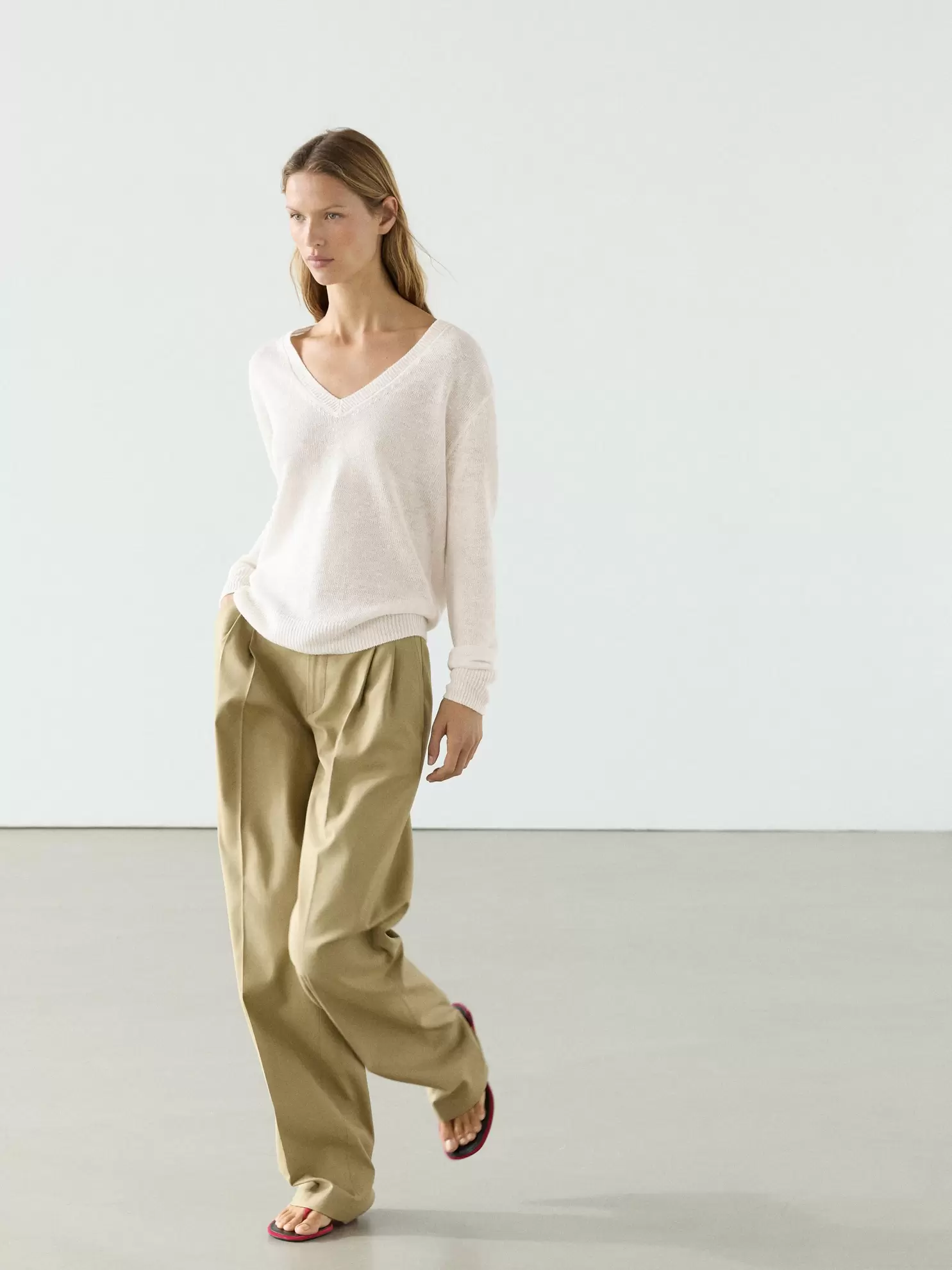 Linen V-neck knit sweater