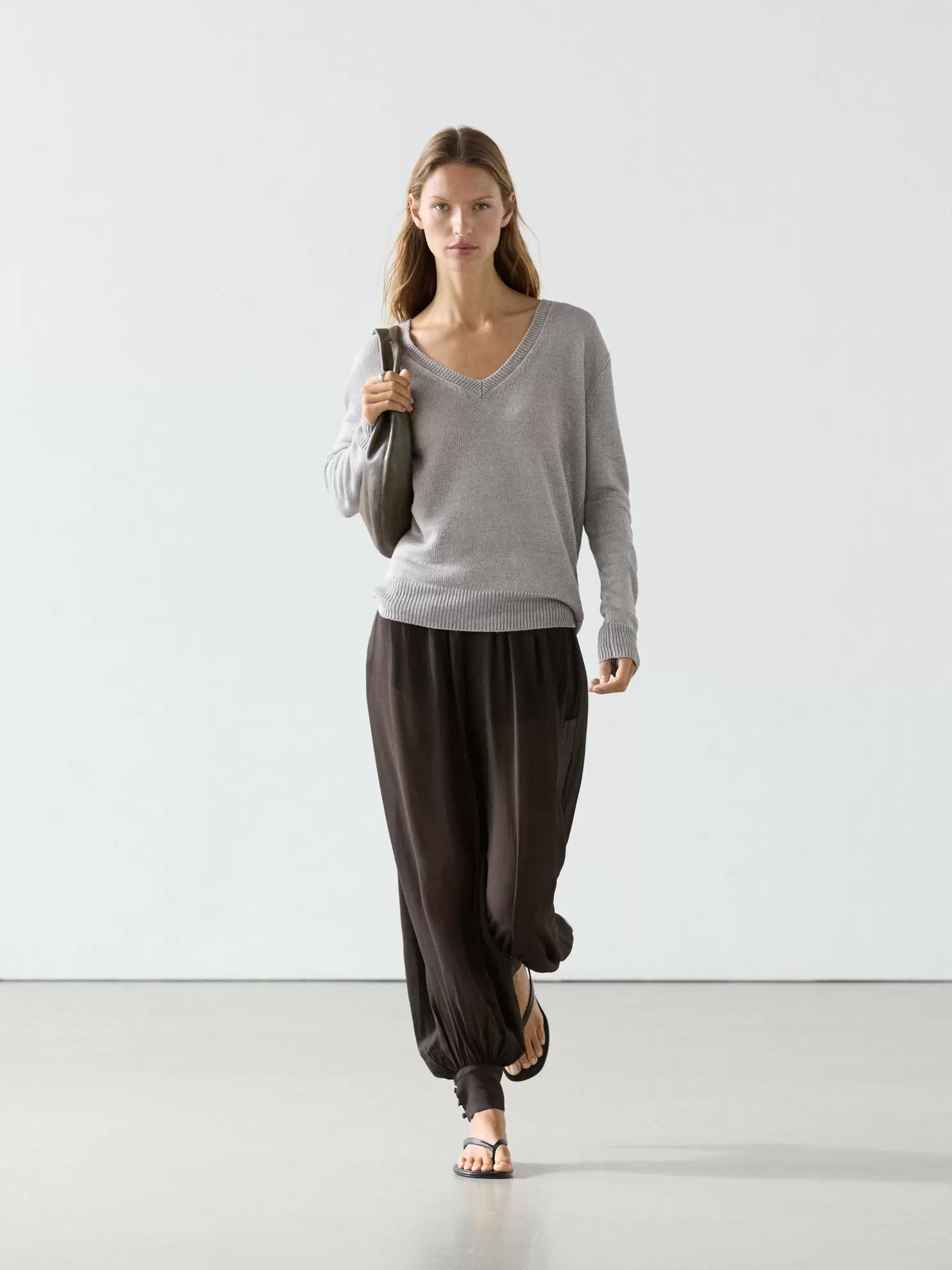Linen V-neck knit sweater