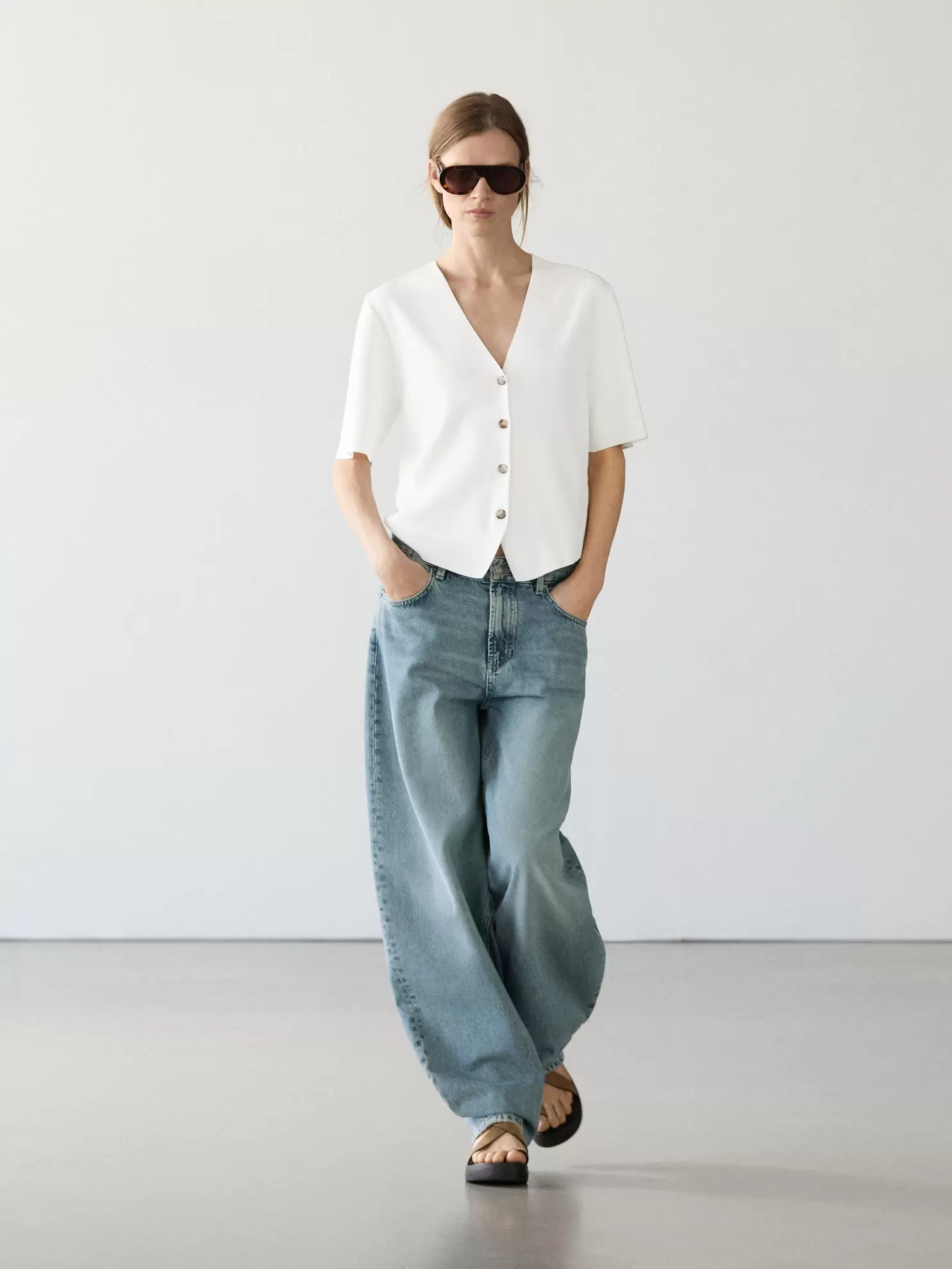 Short sleeve cardigan with button details