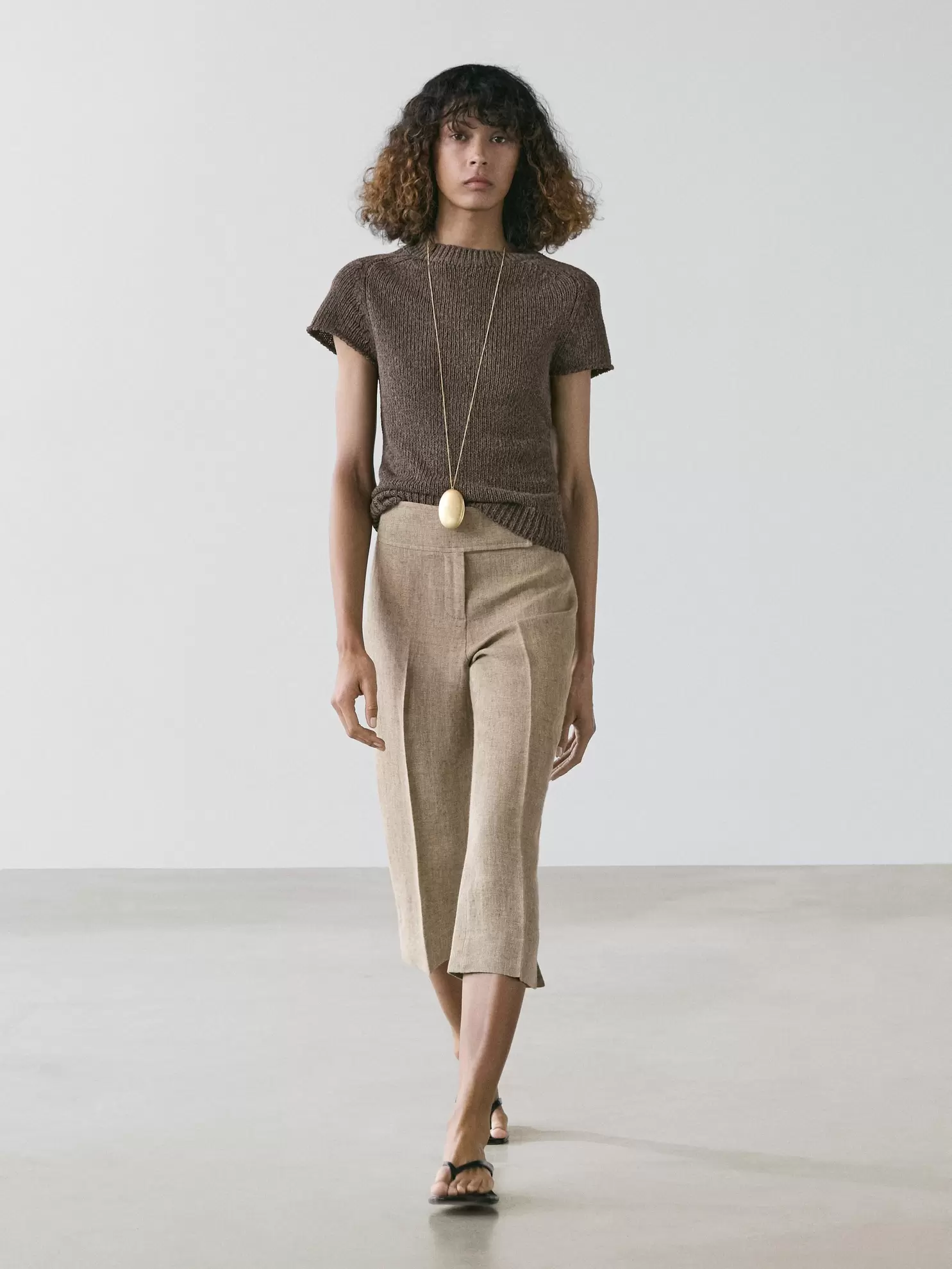 Short sleeve knit sweater