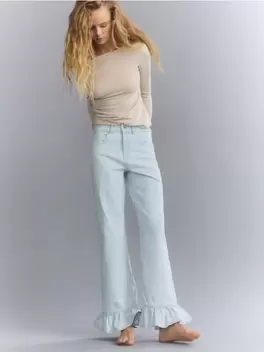 Blugi evazați cu volane