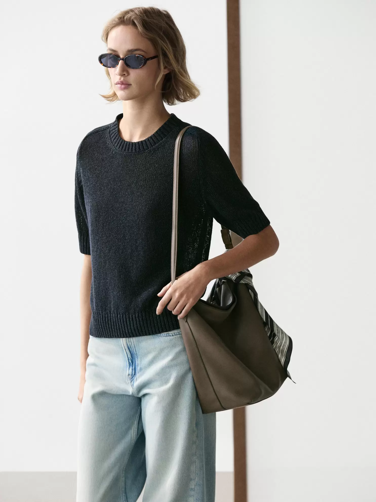 Short sleeve knit sweater