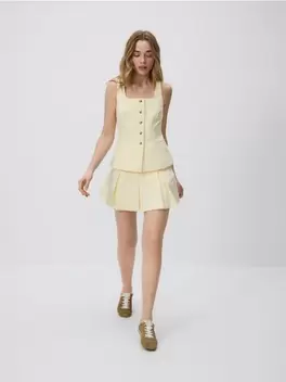 Vestă cu decolteu pătrat