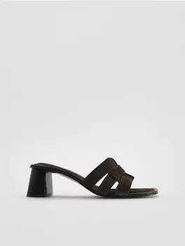 Saboți din piele întoarsă