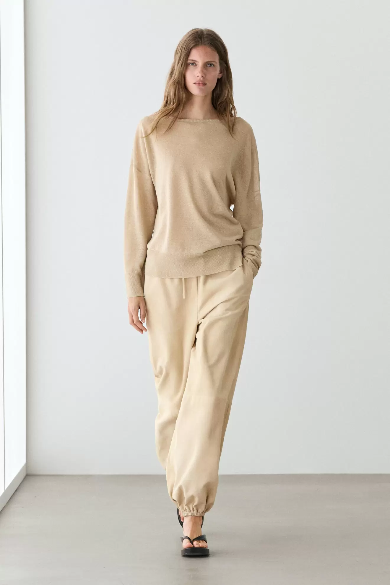 Flowing 100% linen off-the-shoulder sweater