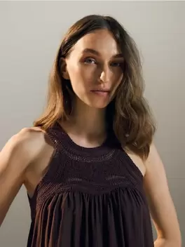 Rochie cu piesă superioară ajurată