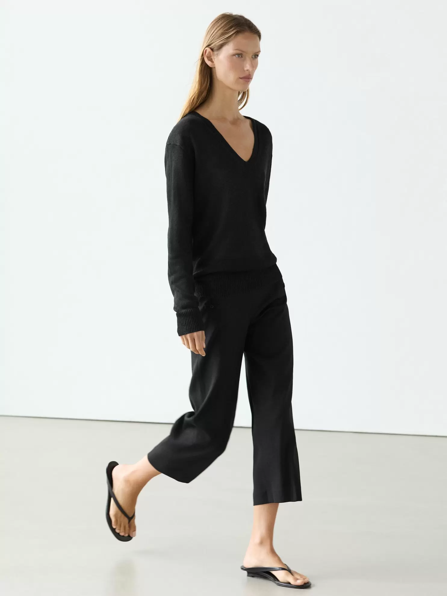 100% linen knit V-neck sweater