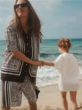 Pantaloni scurți cu imprimeu original