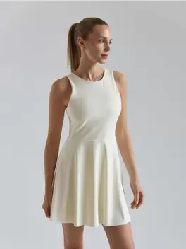 Rochie sport cu pantaloni scurți