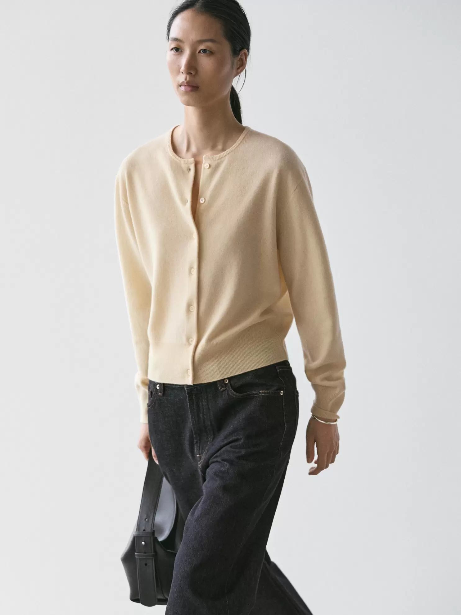 Wool knit cardigan with crew neck
