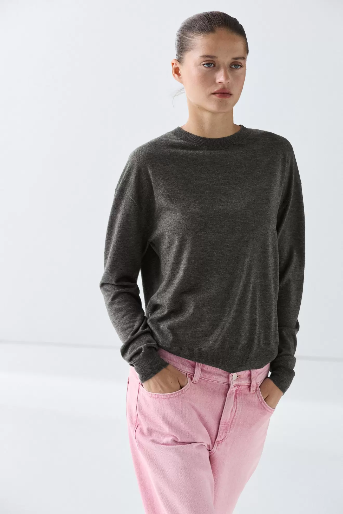 Fine knit round neck sweater