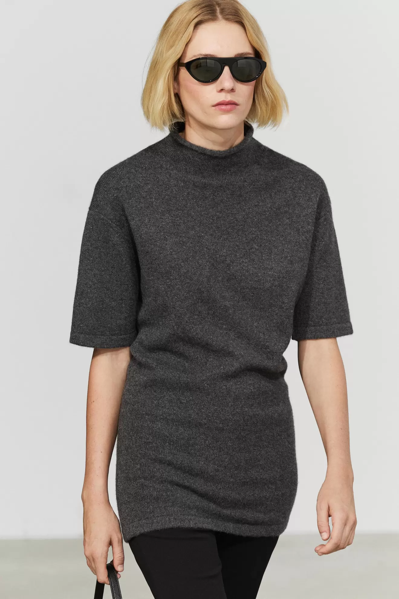 100% cashmere knit short sleeve sweater