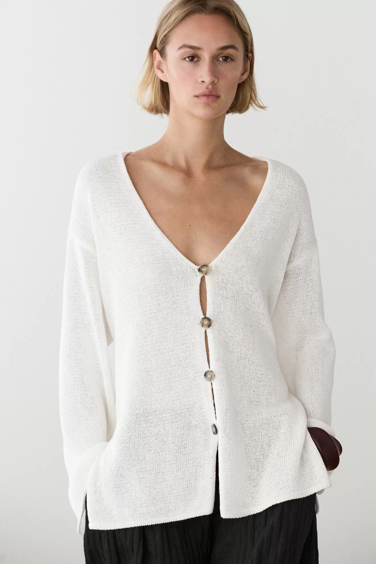 Long knit V-neck cardigan