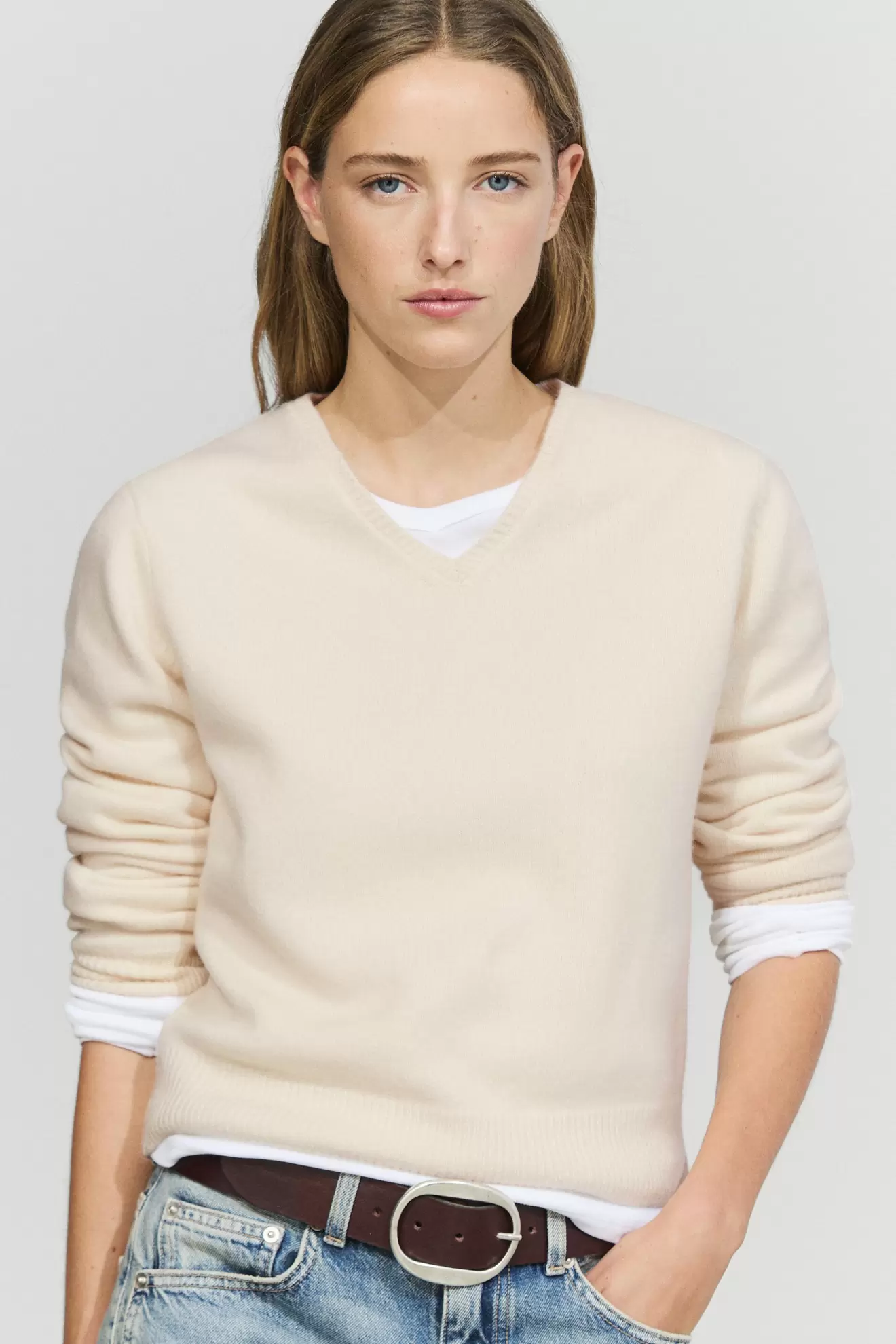 100% wool V-neck knit sweater