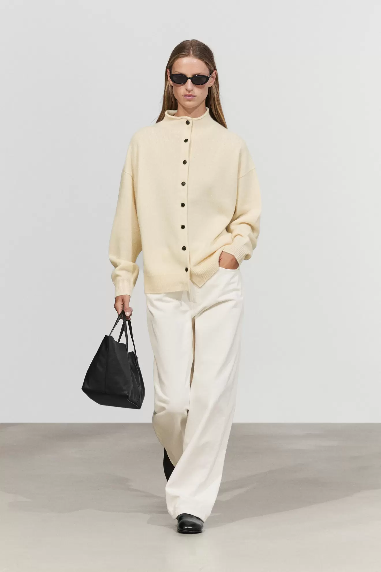 100% cashmere knit cardigan