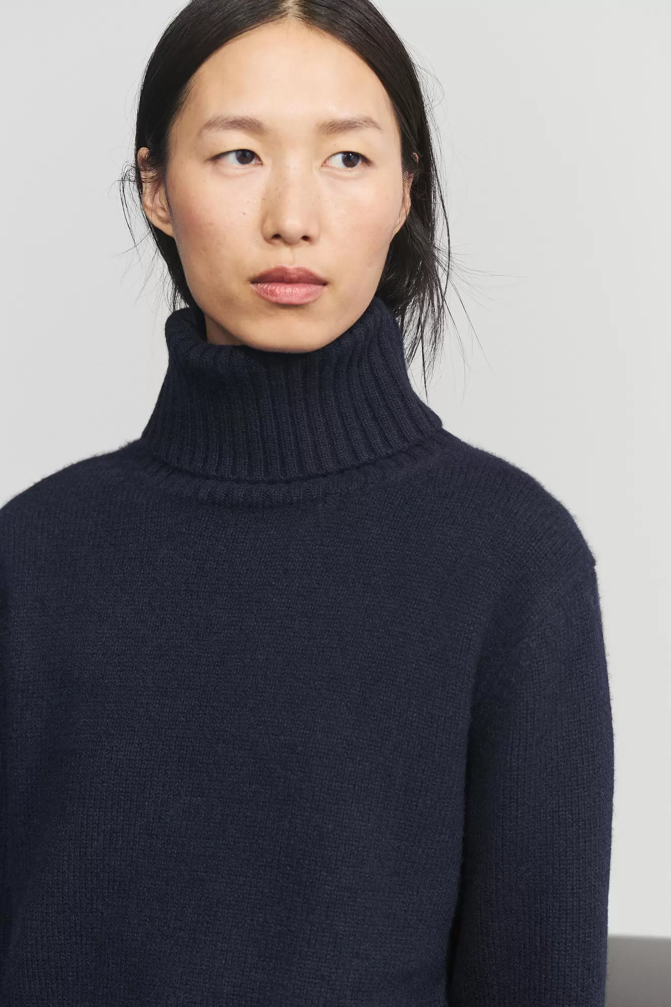 Cropped 100% cashmere knit sweater