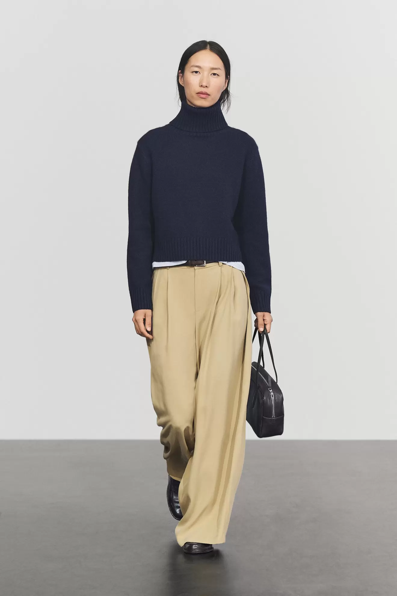 Cropped 100% cashmere knit sweater
