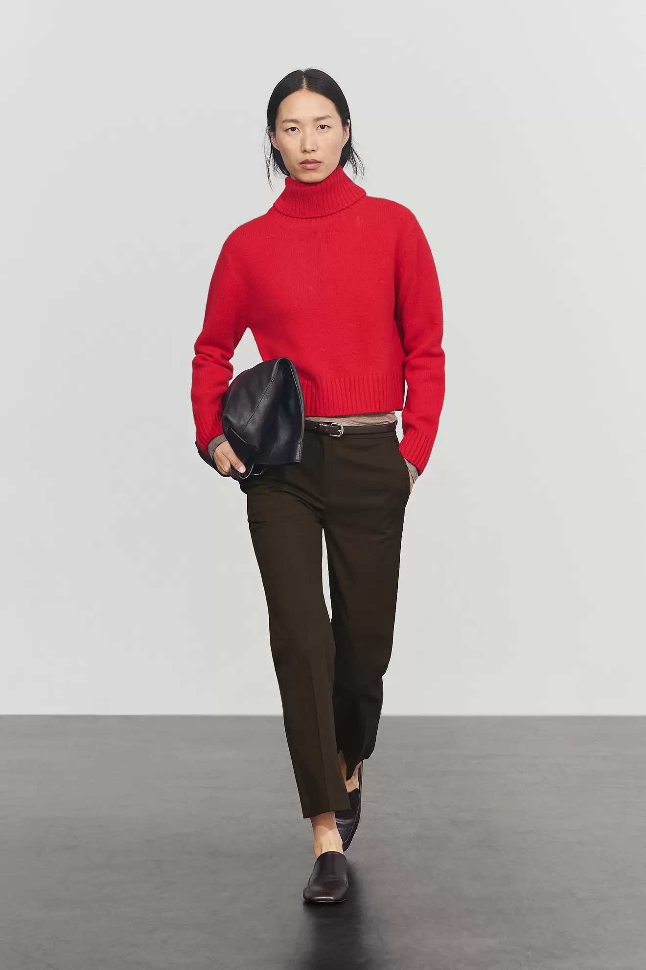 Cropped 100% cashmere knit sweater
