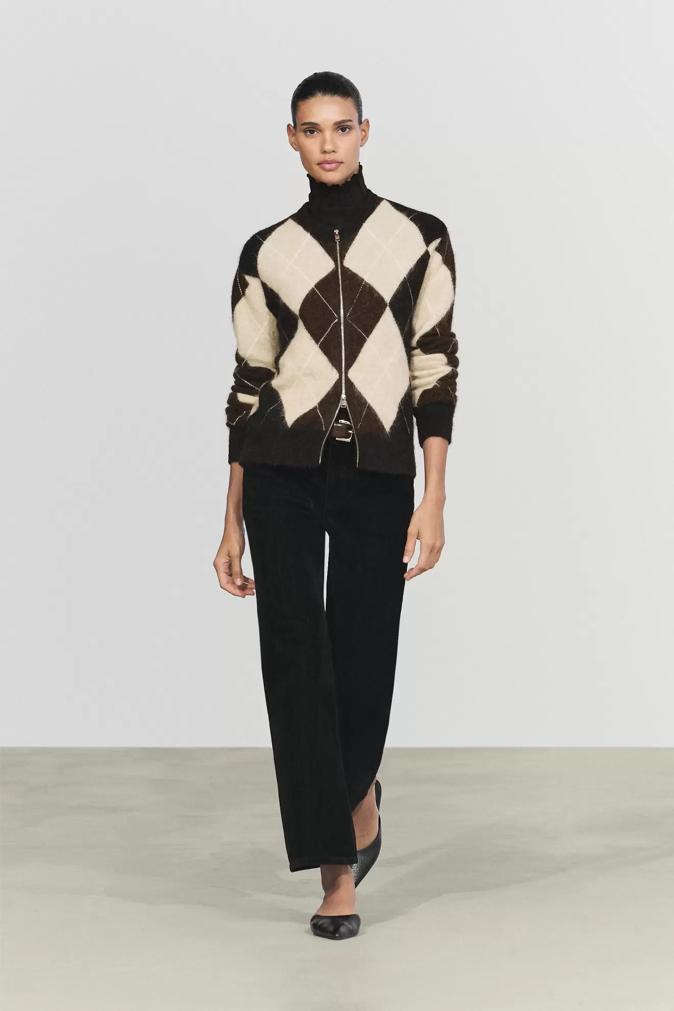Wool-blend zip-up cardigan with diamond pattern