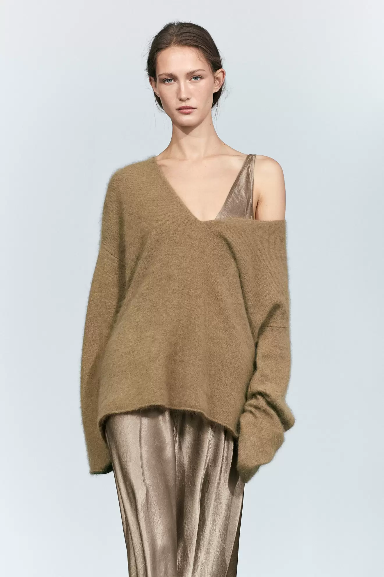 Oversize v-neck knit sweater