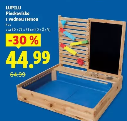 Pieskovisko s vodnou stenou