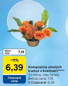 Kompozícia umelých kvetov v kvetináči