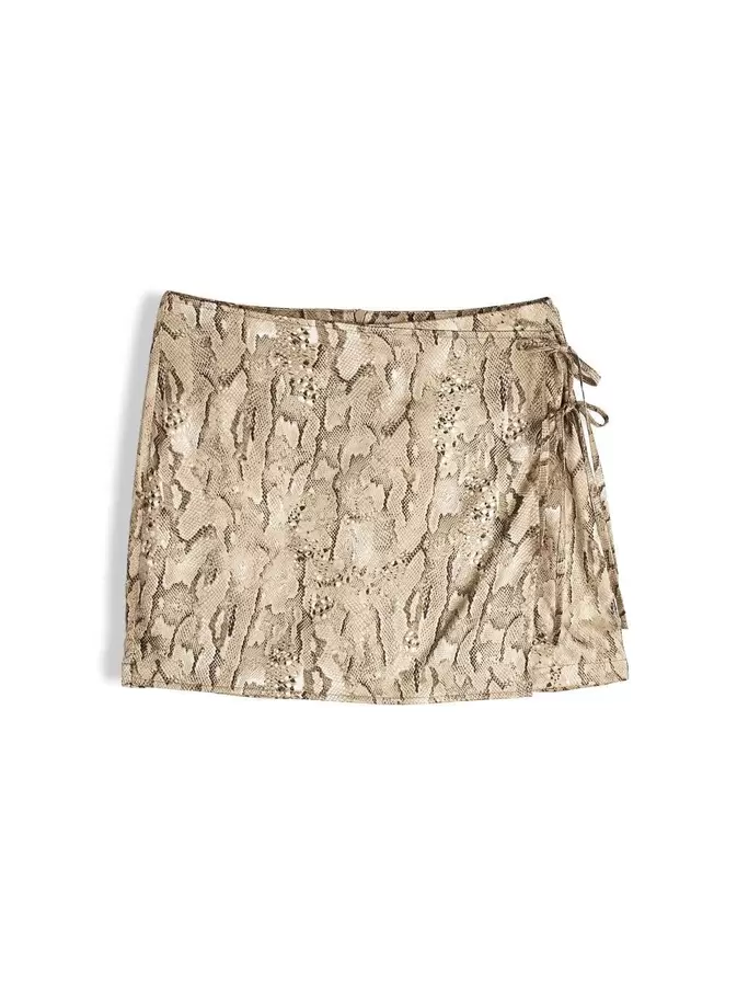 Shorts with animal print