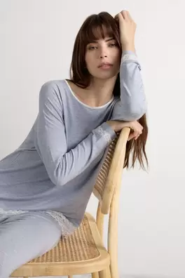 Modálny Top s Okrúhlym Výstrihom a Dlhým Rukávom